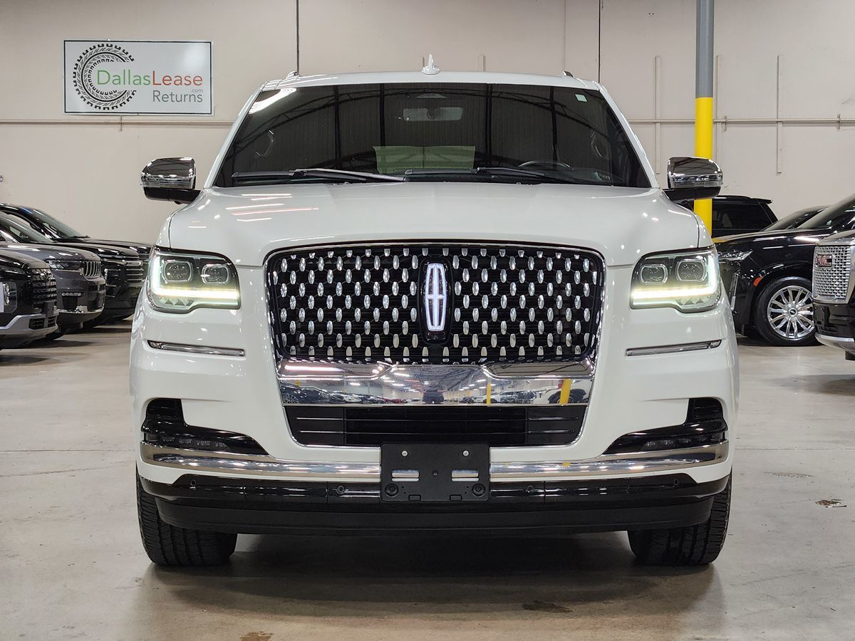 2022 Lincoln Navigator Black Label photo 2