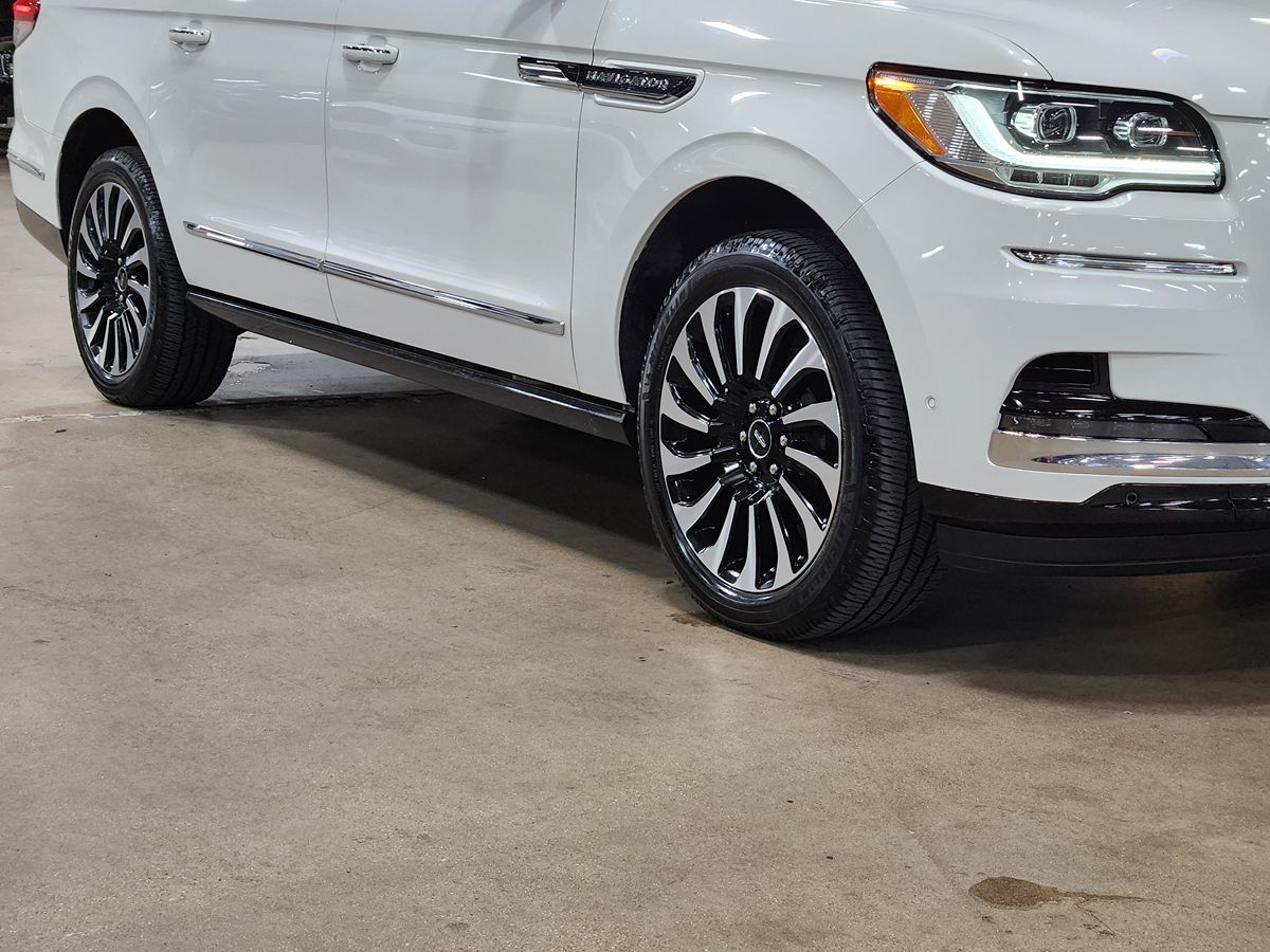 2022 Lincoln Navigator Black Label photo 12