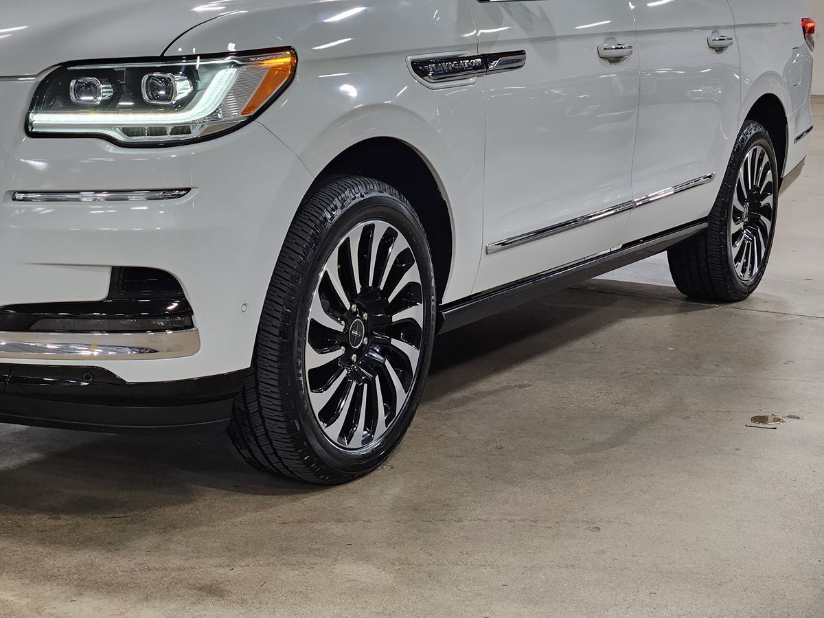 2022 Lincoln Navigator Black Label photo 13