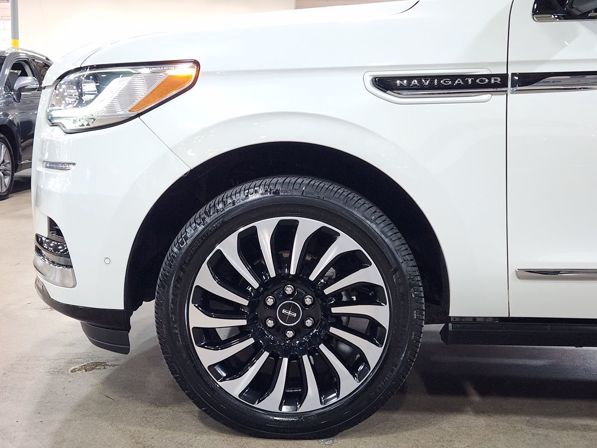 2022 Lincoln Navigator Black Label photo 4