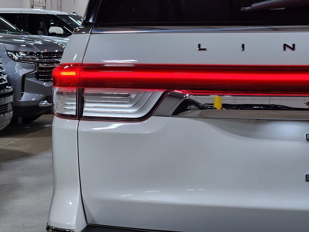 2022 Lincoln Navigator Black Label photo 15