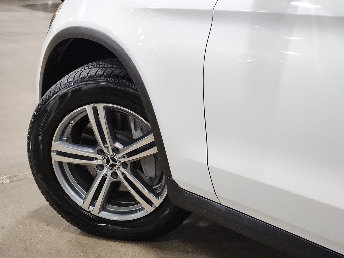 2022 Mercedes Benz GLC 300 photo 14