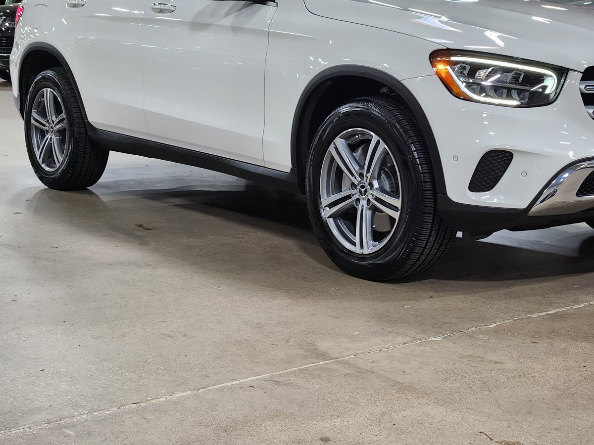 2022 Mercedes Benz GLC 300 photo 9