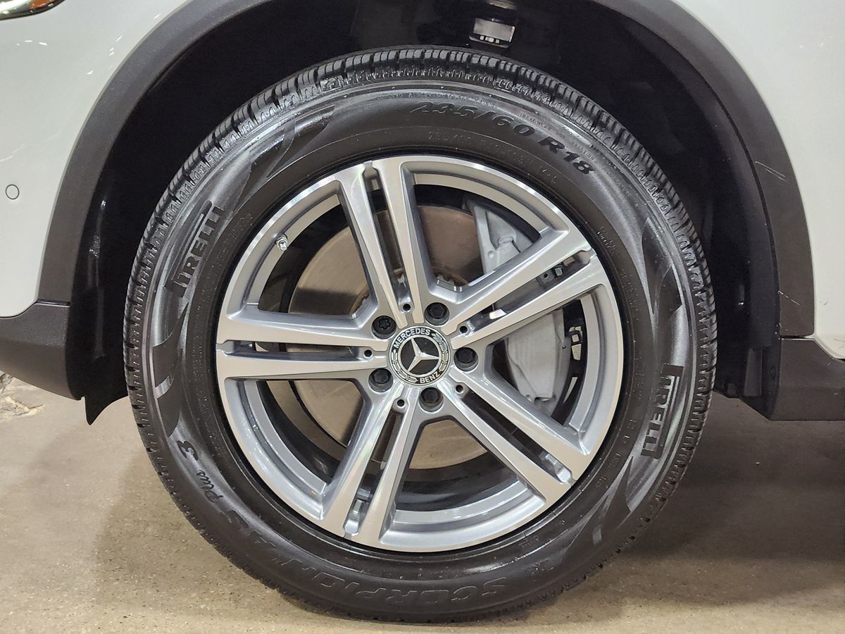 2022 Mercedes Benz GLC 300 photo 17