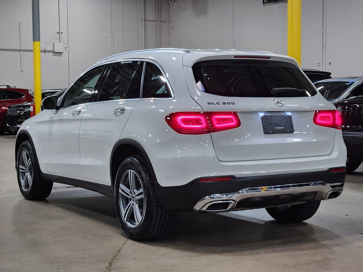 2022 Mercedes Benz GLC 300 photo 5
