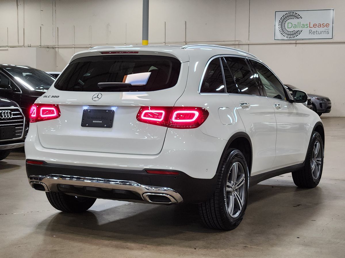 2022 Mercedes Benz GLC 300 photo 3