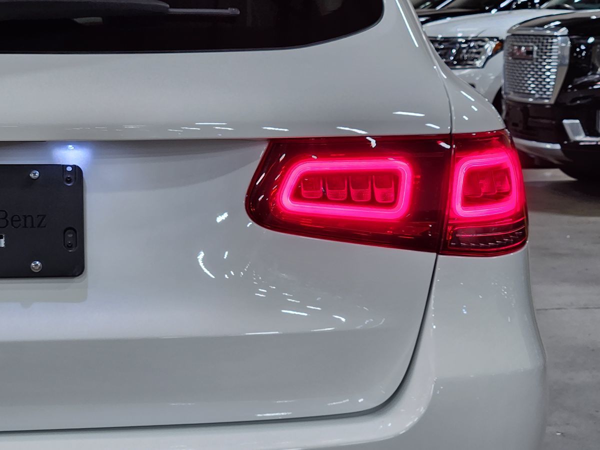 2022 Mercedes Benz GLC 300 photo 13