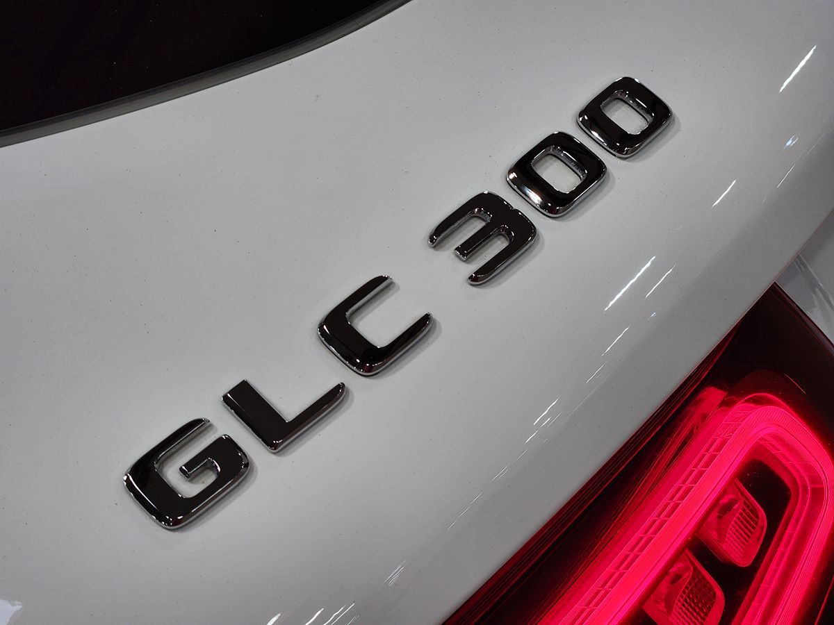 2022 Mercedes Benz GLC 300 photo 16