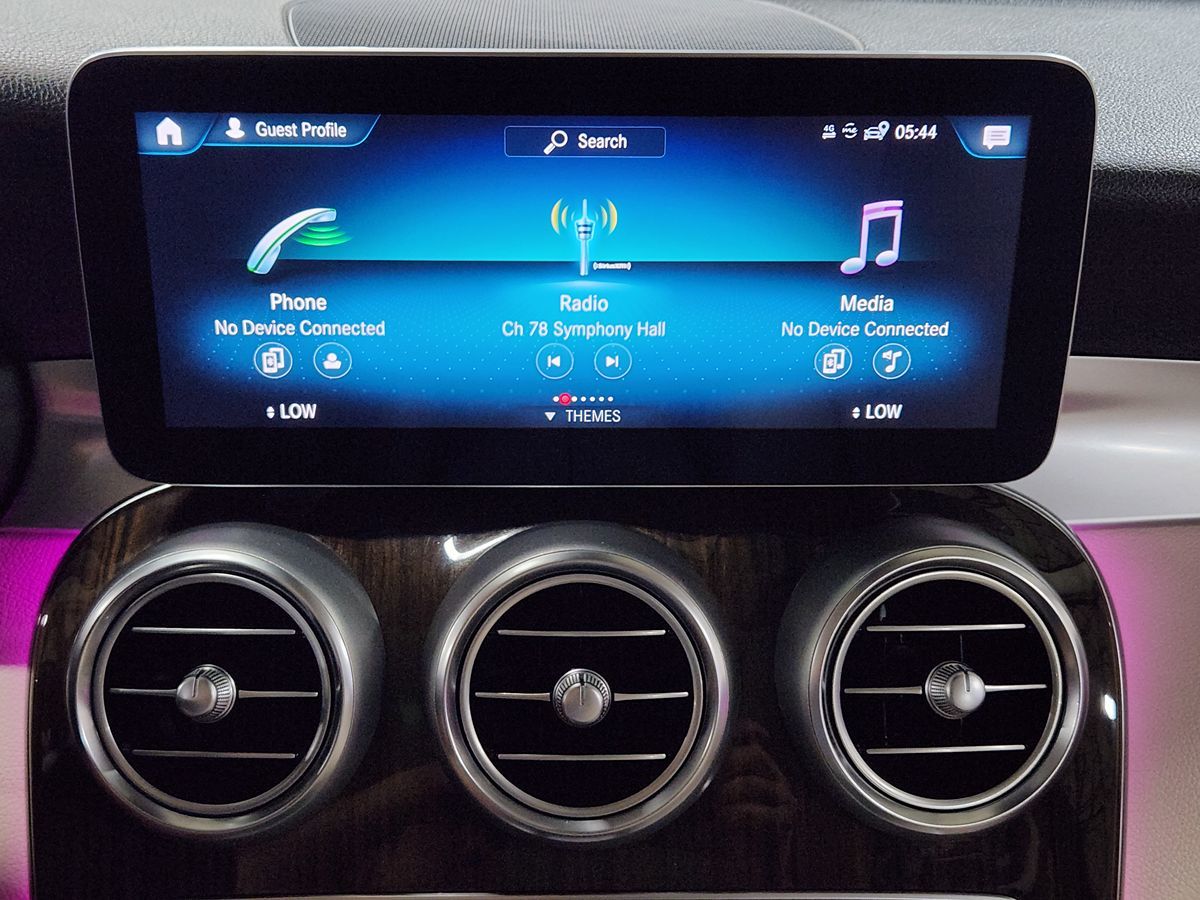 2022 Mercedes Benz GLC 300 photo 22