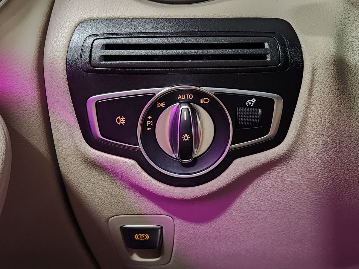 2022 Mercedes Benz GLC 300 photo 27