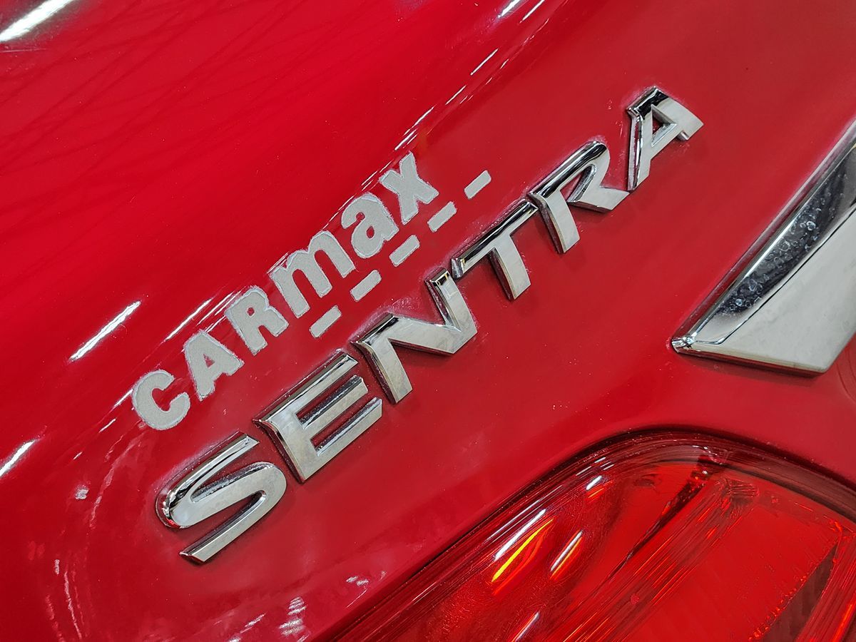 2019 Nissan Sentra SV photo 17