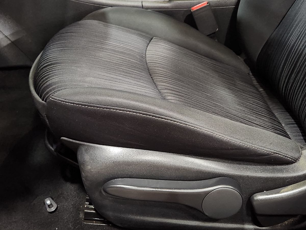 2019 Nissan Sentra SV photo 32
