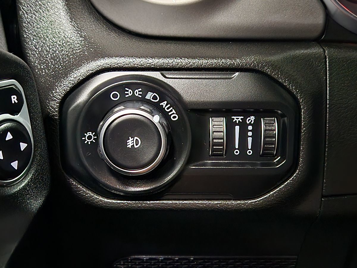 2020 Jeep Wrangler Willys photo 32