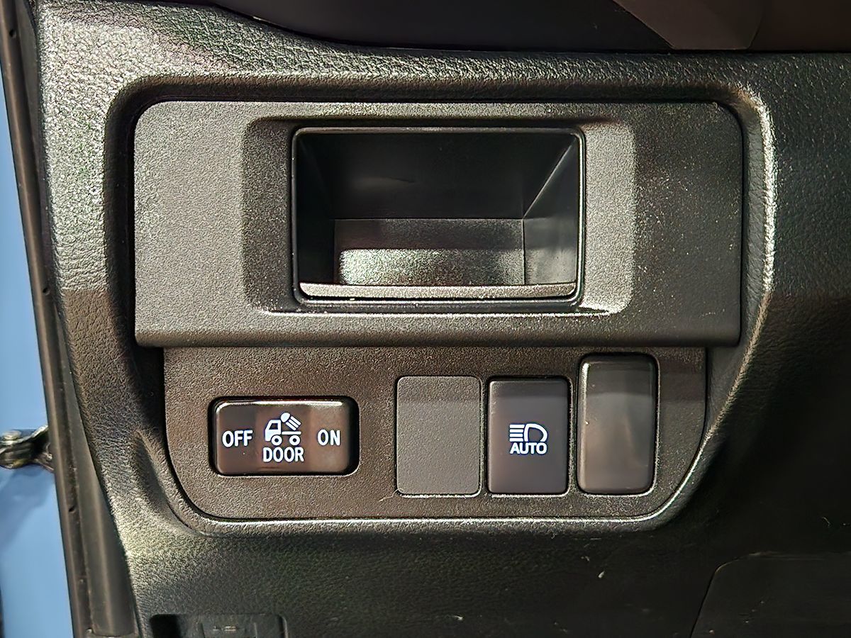 2019 Toyota Tacoma SR5 photo 28