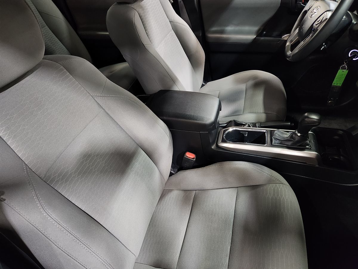 2019 Toyota Tacoma SR5 photo 23