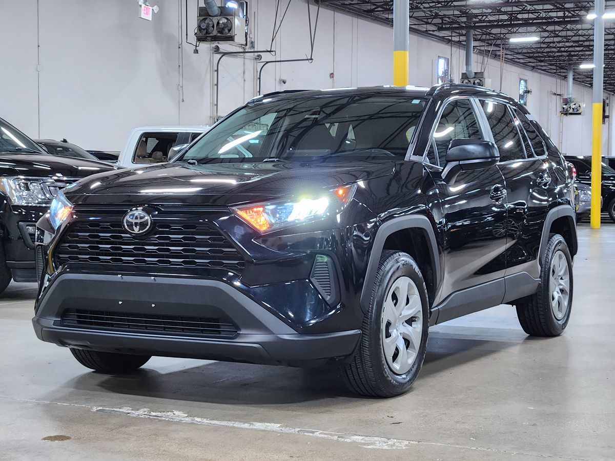 2019 Toyota RAV4 LE photo 3