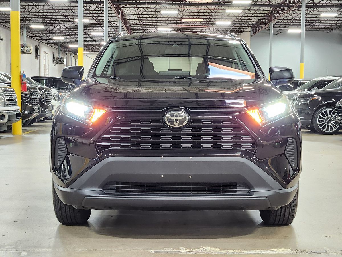 2019 Toyota RAV4 LE photo 2