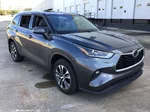 2021 Toyota Highlander XLE photo 2