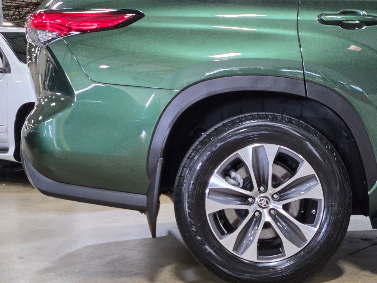 View vehicle photo 7