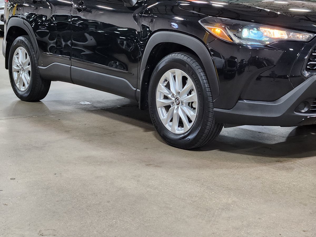 2023 Toyota Corolla Cross LE - Photo 17