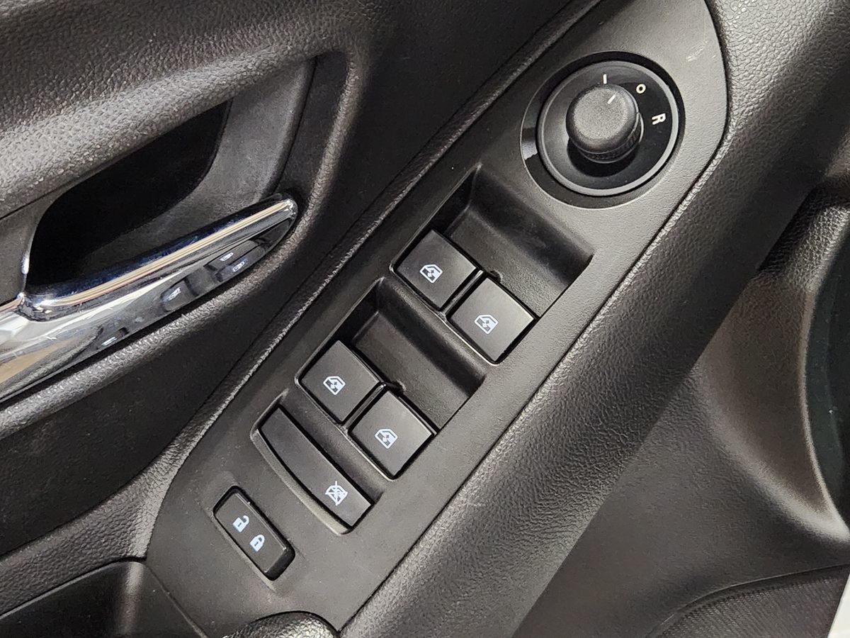 2022 Chevrolet Trax LS - Photo 42