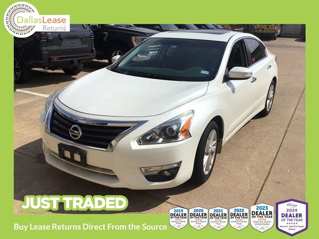 White 2015 Nissan Altima 2.5 SV Sedan Front-Wheel Drive Automatic