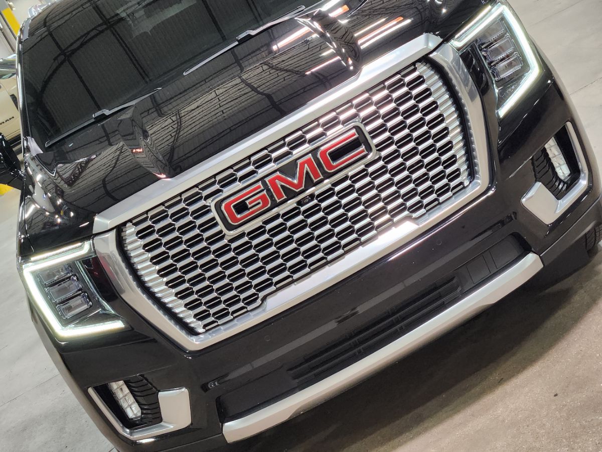 2024 GMC Yukon Denali - Photo 19