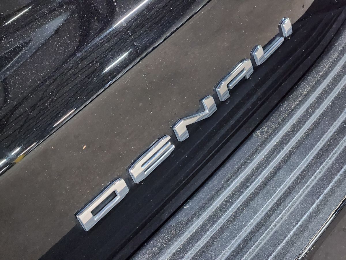 2024 GMC Yukon Denali - Photo 26