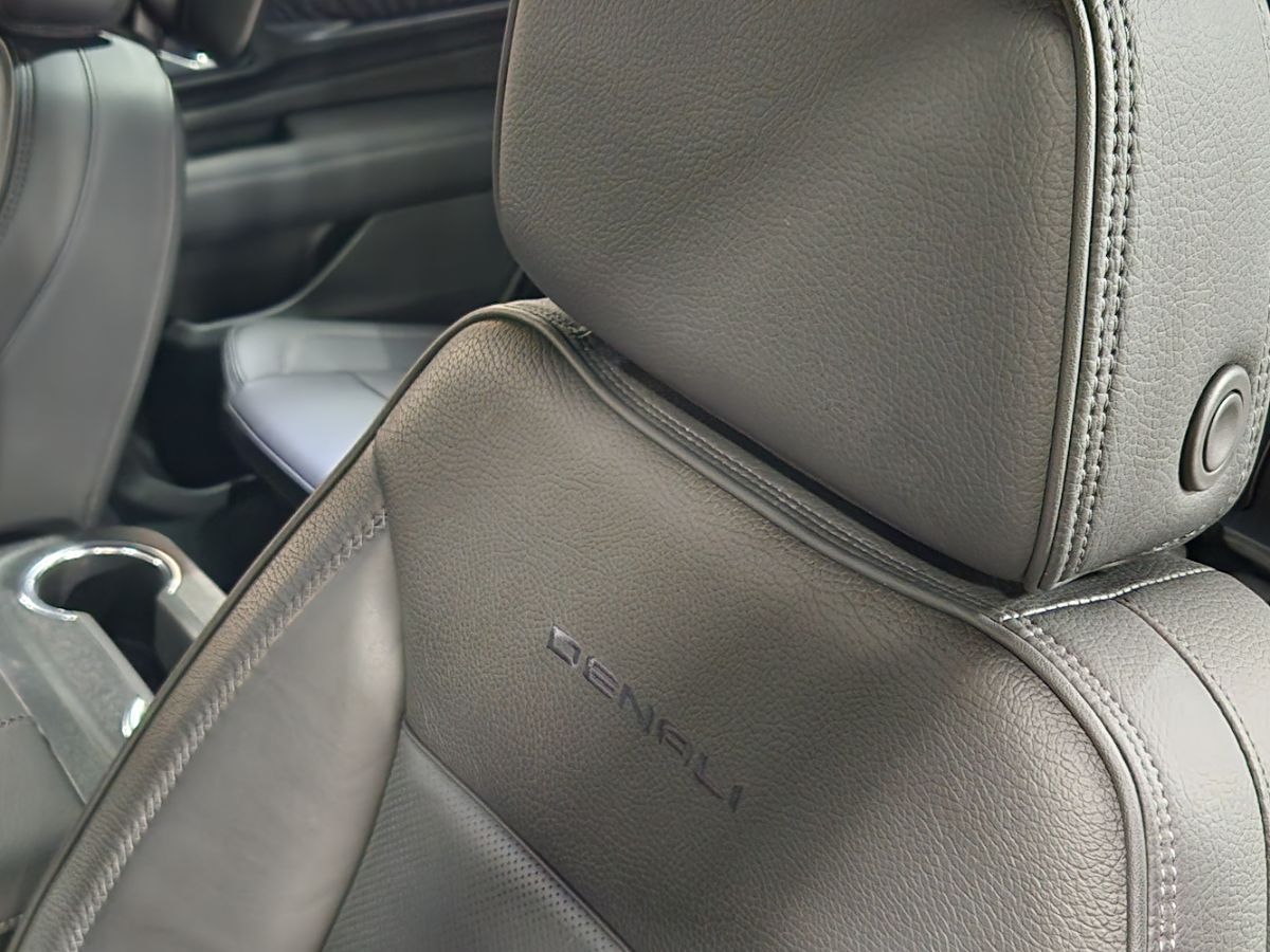 2024 GMC Yukon Denali - Photo 34