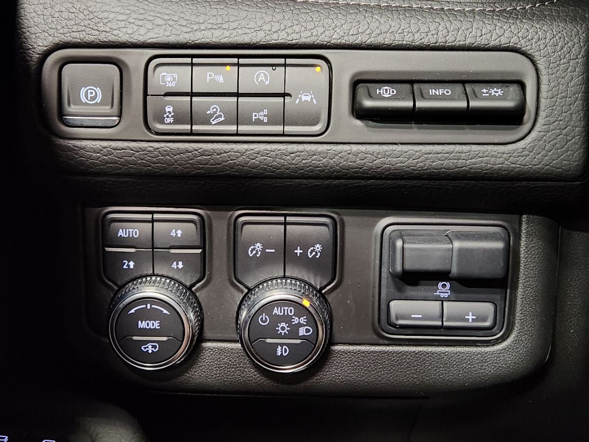 2024 GMC Yukon Denali - Photo 43