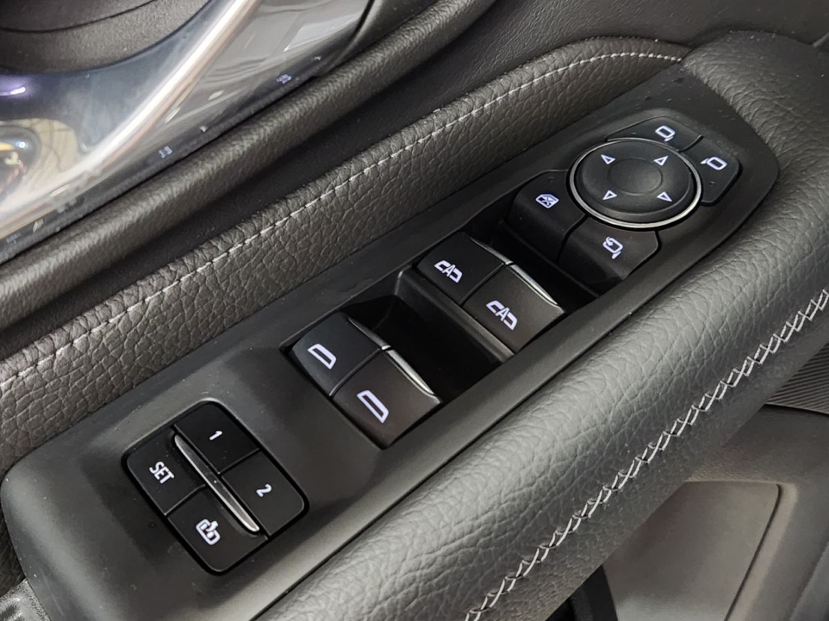 2024 GMC Yukon Denali - Photo 45