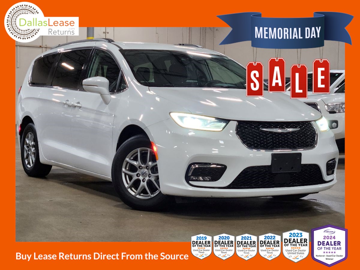 2021 Chrysler Pacifica Touring's photo