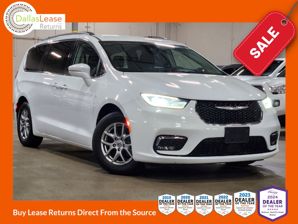 2021 Chrysler Pacifica Touring's photo