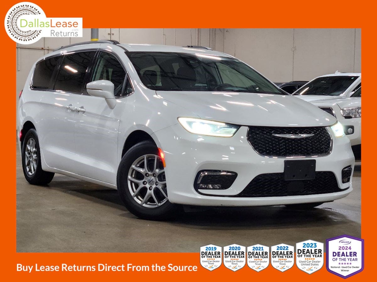 2021 Chrysler Pacifica Touring's photo