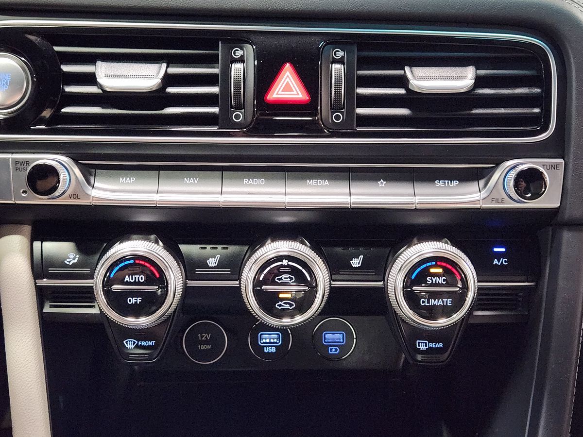 2023 GENESIS G70 Standard - Photo 38