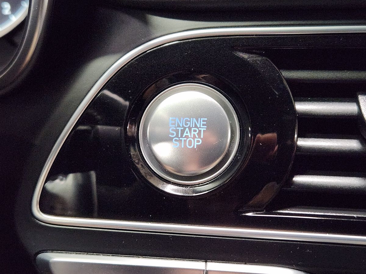 2023 GENESIS G70 Standard - Photo 40