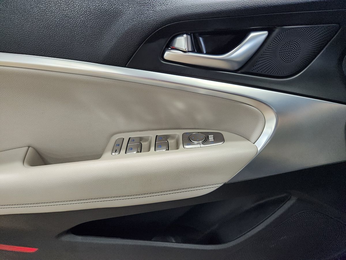 2023 GENESIS G70 Standard - Photo 42