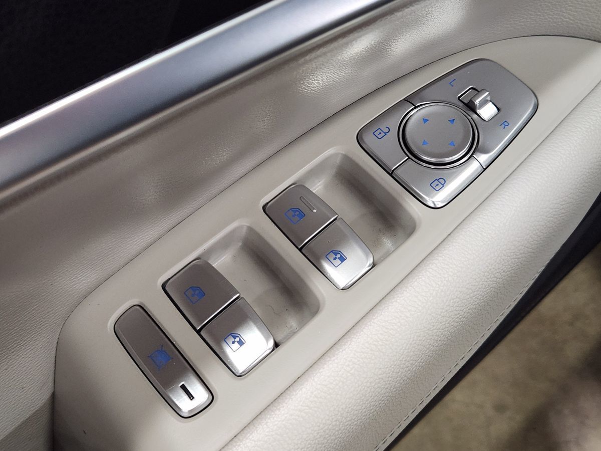 2023 GENESIS G70 Standard - Photo 43