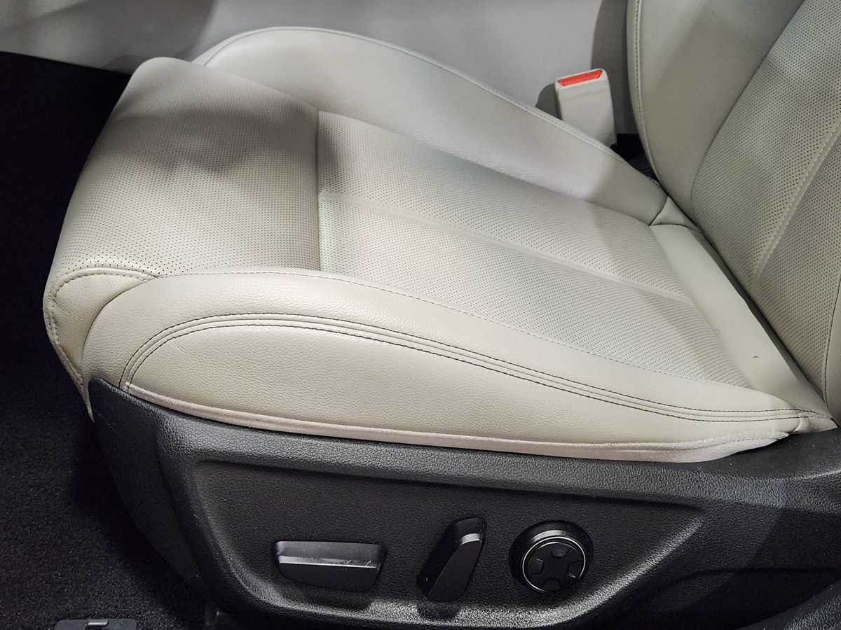 2023 GENESIS G70 Standard - Photo 44