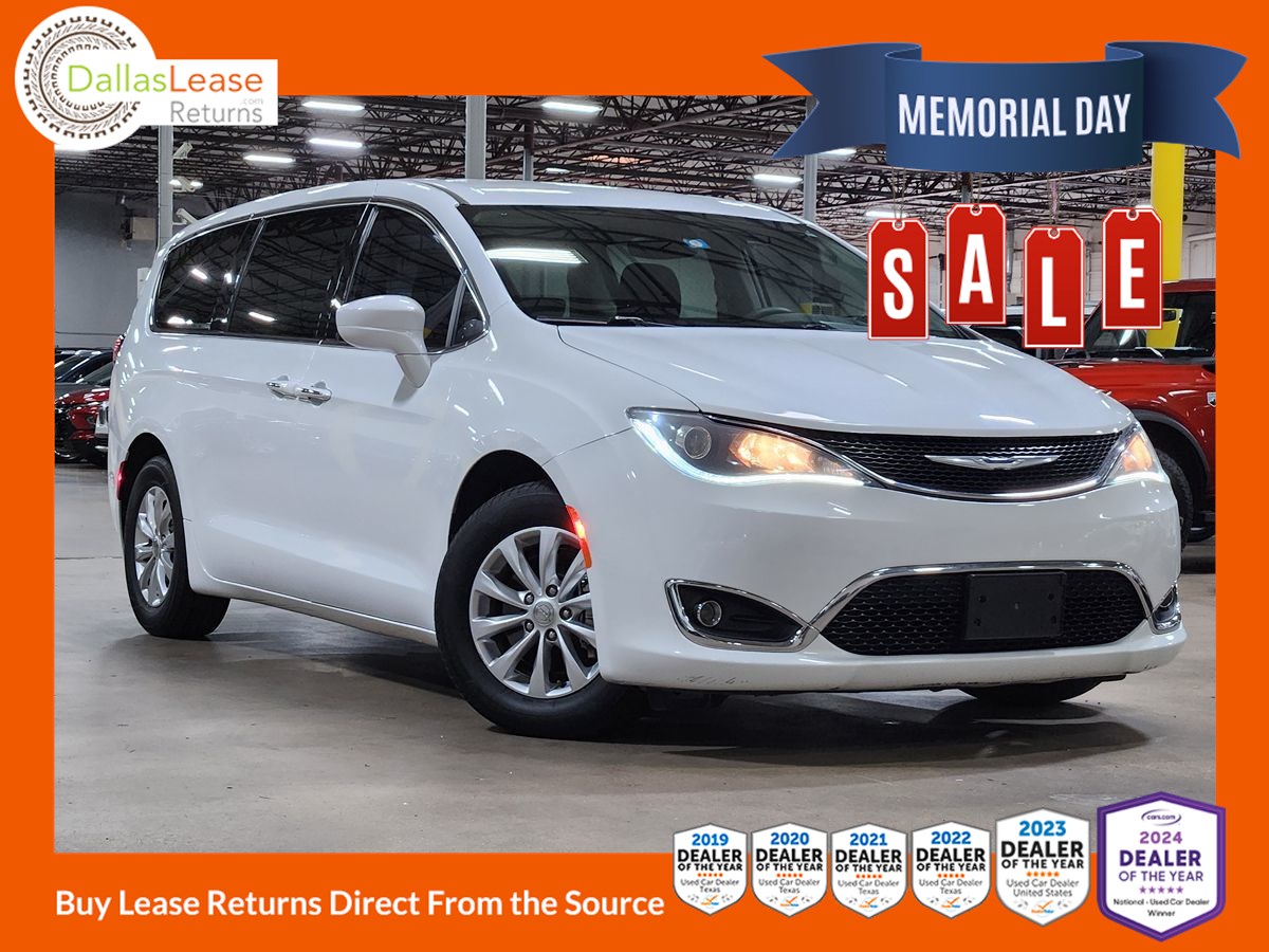 2018 Chrysler Pacifica Touring Plus's photo