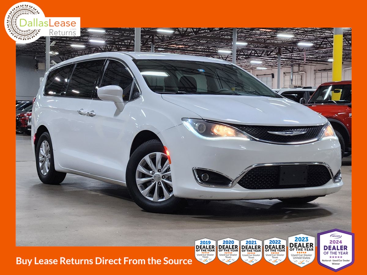 2018 Chrysler Pacifica Touring Plus's photo