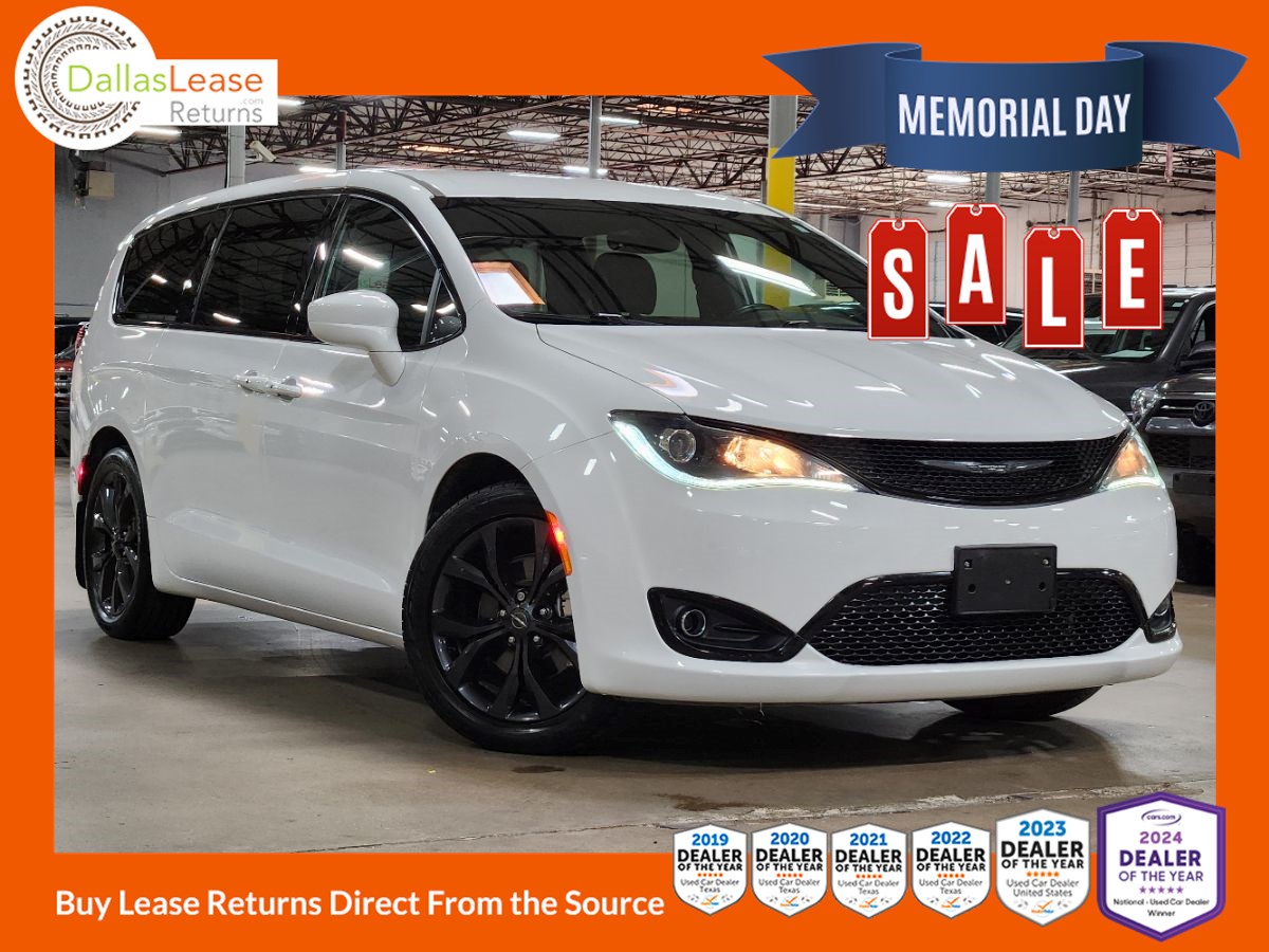 2019 Chrysler Pacifica Touring Plus's photo