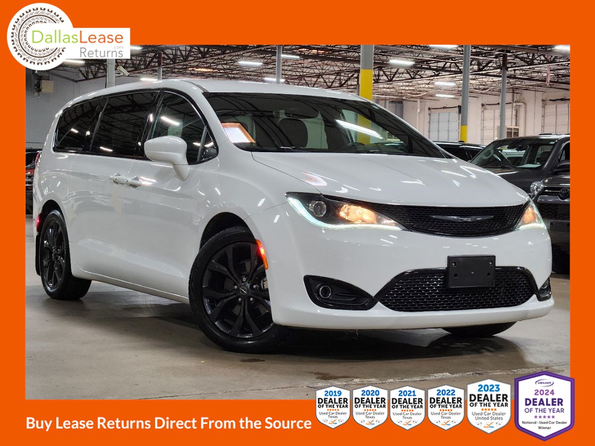 2019 Chrysler Pacifica Touring Plus's photo