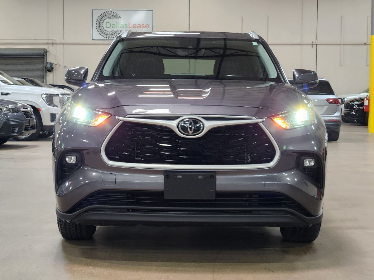 2022 Toyota Highlander XLE - Photo 2
