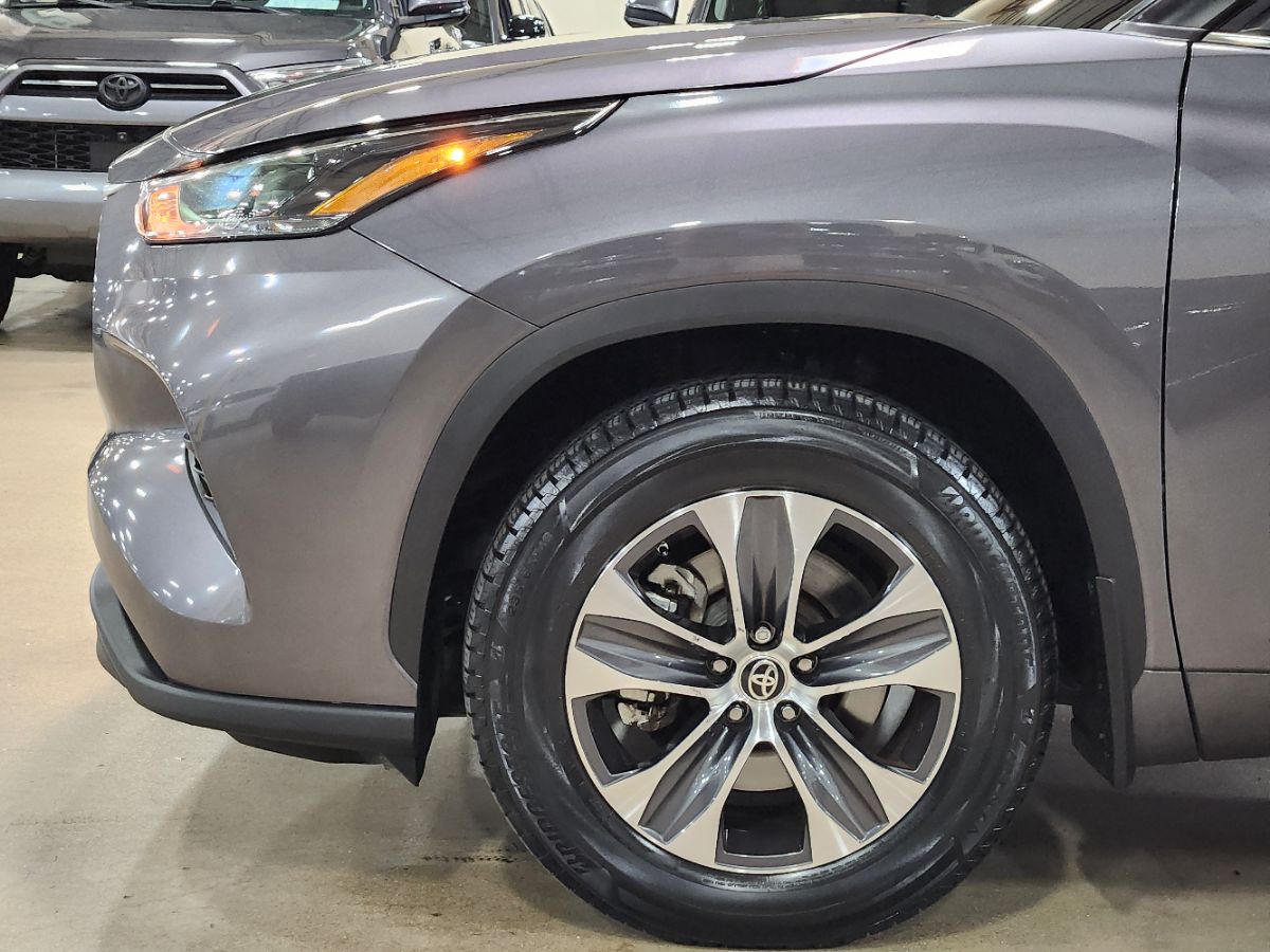 2022 Toyota Highlander XLE - Photo 5