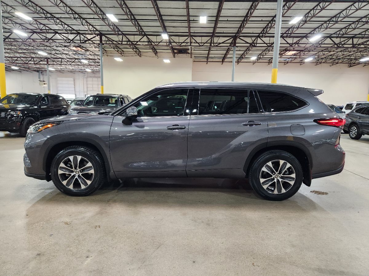 2022 Toyota Highlander XLE - Photo 7