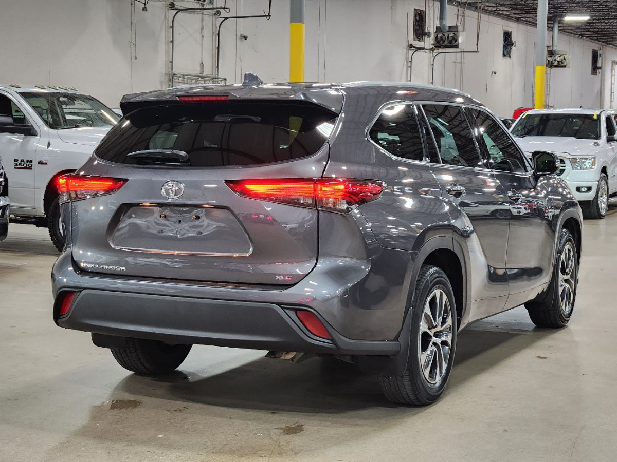 2022 Toyota Highlander XLE - Photo 8