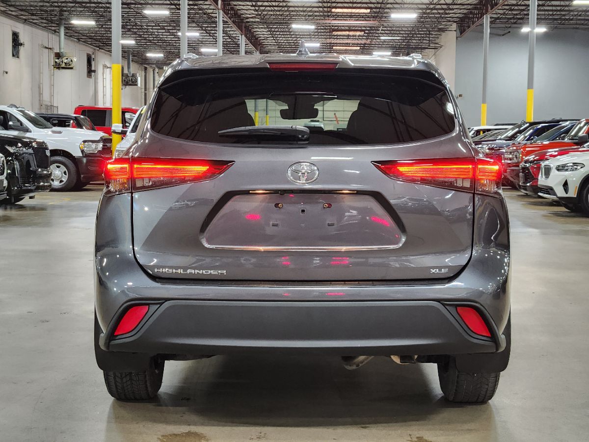 2022 Toyota Highlander XLE - Photo 10