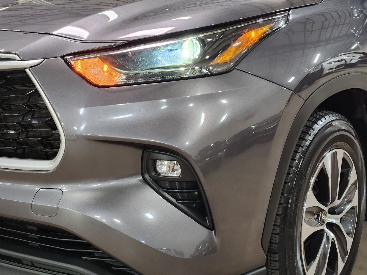 2022 Toyota Highlander XLE - Photo 14