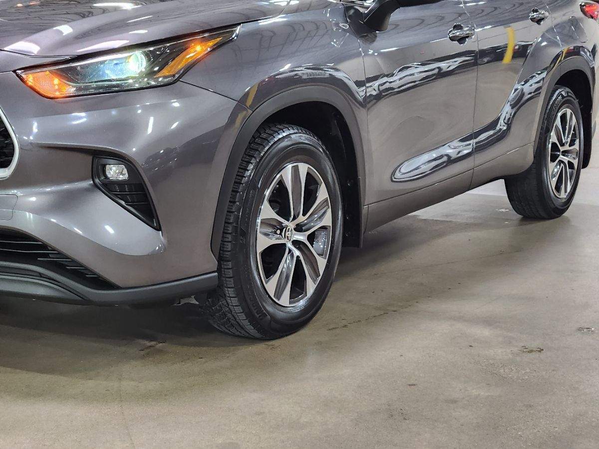 2022 Toyota Highlander XLE - Photo 17